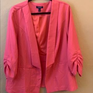 PLUS SIZE BOLD BLAZER